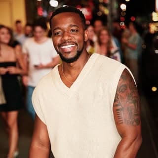 Dee Holt profile image