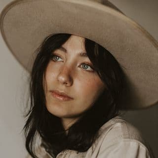 Adrienne Salinas profile image