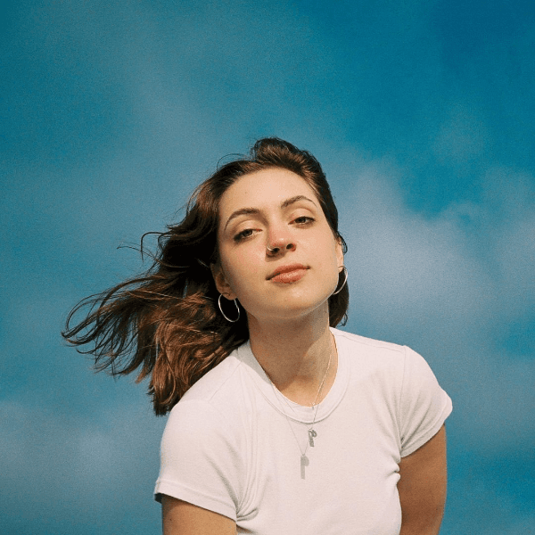 Lizzy Mcalpine profile image