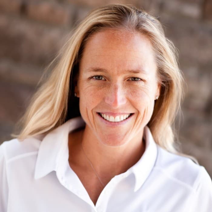 Laura Bennett profile image