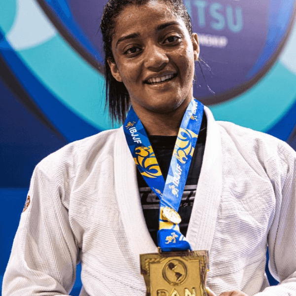 Larissa Dias profile image