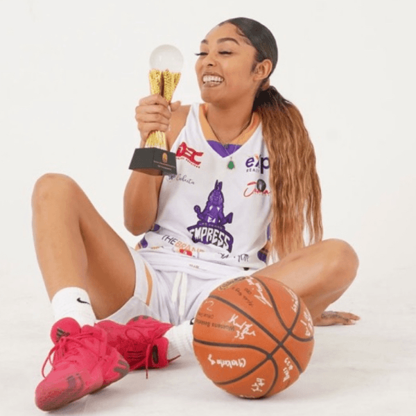 Julia Alexander profile image